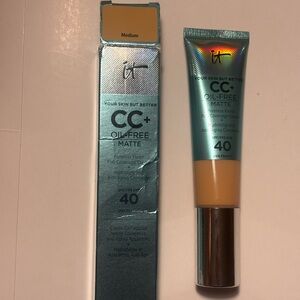 IT Cosmetics CC+ Oil-Free Matte Foundation - Medium Shade